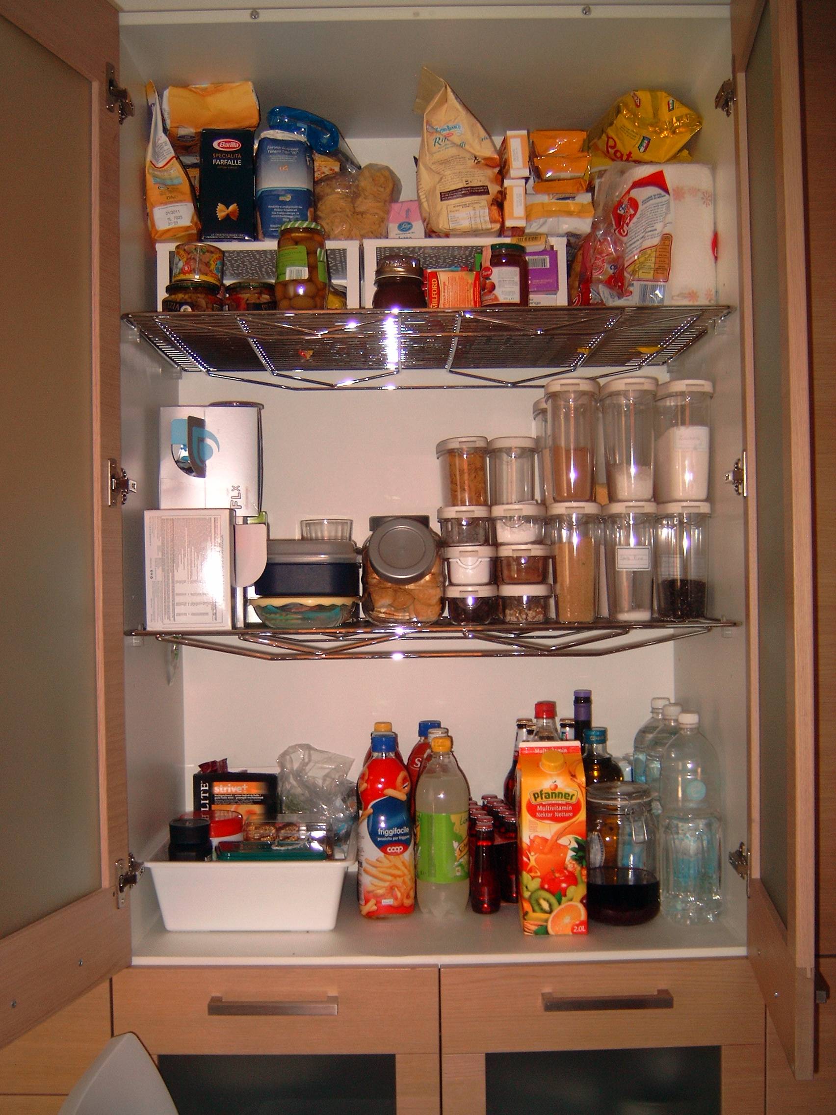 Come fare per tenere in ordine la dispensa della cucina: idee ...