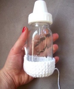 http-amerrymishap-blogspot-com-2009-03-diy-crocheted-glass-bottle-cozy-html