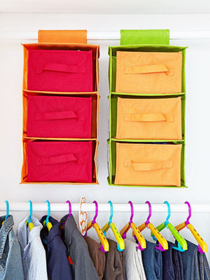 http://declutterorganizerepurpose.wordpress.com/2011/11/01/how-to-organize-your-kids-closet/