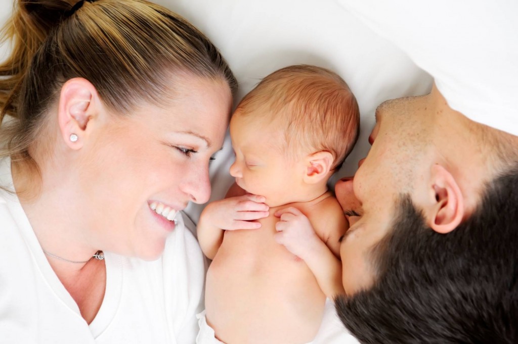 семья с новорожденным ребенком. кризис рождения ребенка. репродуктивная функция. семейный кризис. супруги и дети.