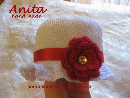 Cappellino in cotone bianco e rosso con Swarovski 2