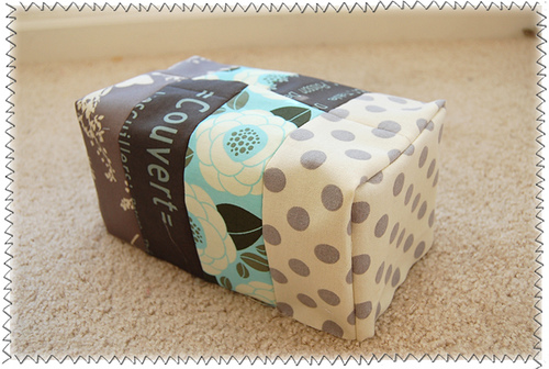 Jacaranda Living Copertura Per Scatola Fazzoletti In Lino E Cotone - Ricamo Pavone, Bianco, Taglia Unica 11,4x11,4x13 Cm, Accessorio Casa Elegante
